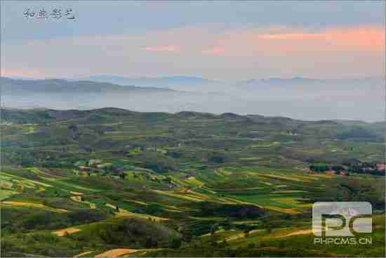 新浪河北旅游配图：草原天路绝美梯田 新浪博主 和煦影艺