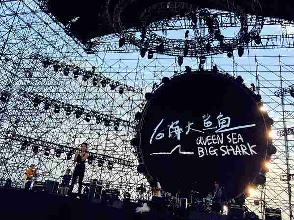QUEEN SEA BIG SHARK