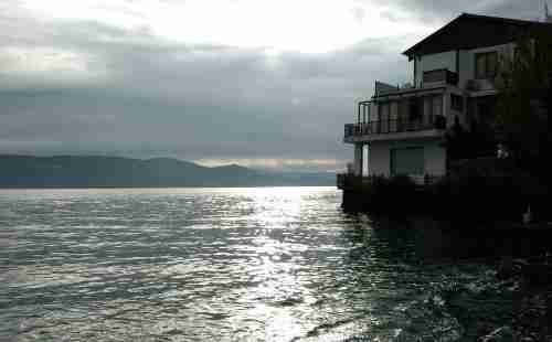 大理洱海客栈拆除违章建筑 业主复业无望 大理洱海客栈拆除违章建筑 业主复业无望