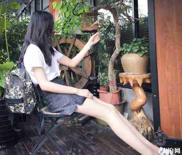 旅游拍照穿什么衣服好 旅游拍照穿什么衣服好