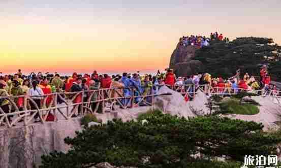 八月去黄山还是武夷山