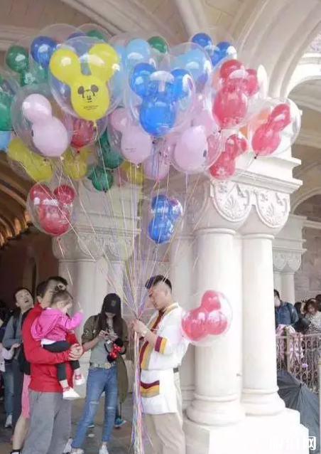 在上海迪士尼游玩一天需要花多少钱