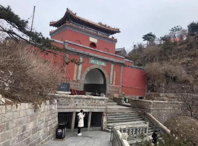 泰山山顶矿泉水多少钱一瓶 泰山山顶矿泉水多少钱一瓶