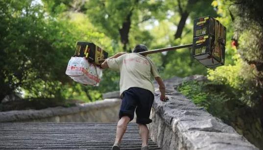 泰山山顶矿泉水多少钱一瓶 泰山山顶矿泉水多少钱一瓶