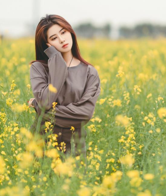 油菜花拍照姿势图片大全 油菜花拍照技巧 油菜花拍照姿势图片大全 油菜花拍照技巧