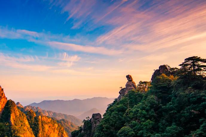 三清山在哪在什么地方哪个省哪个市 （江西上饶玉山县与德兴市交界之处）