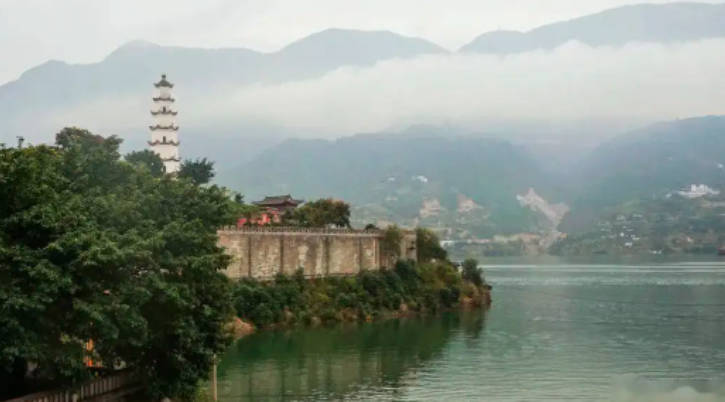 白帝城位于什么地方在哪， 重庆市奉节县白帝镇（必去景点刘备托孤地）