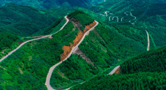 六盘山在哪里，甘肃省和宁夏自治区内（六盘山气候特点）