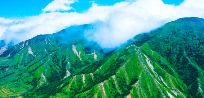六盘山在哪里，甘肃省和宁夏自治区内（六盘山气候特点）