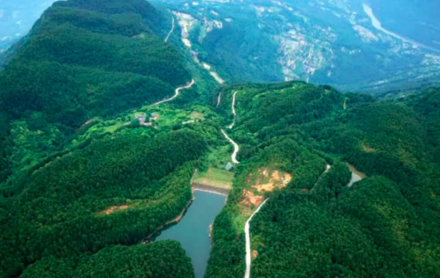 九龙山在哪里，九龙山位于浙江省嘉兴市平湖市嘉兴港区东南方（九龙山名字的来历）