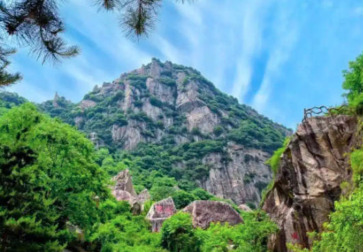 2022翠华山门票价格，旺季70元/人，淡季45元/人。（优惠免费政策+游玩攻略+游览路线）