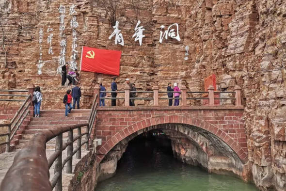 红旗渠位于河南省哪个市，位于河南安阳市林州市(被誉为世界第八大奇迹)