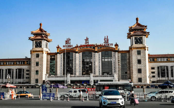 北京站属于哪个区，属于东城区二环（家湾胡同甲13号）