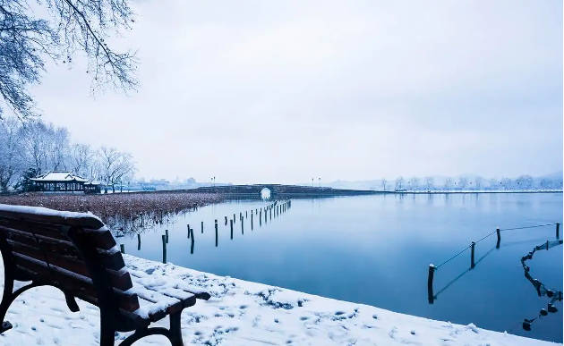 西湖十景是哪十景，游览西湖要注意什么？(旅游攻略与指南)