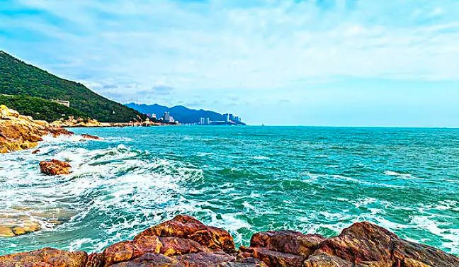 南澳岛在哪里，位于中国广东省汕头市南澳县（广东唯一的海岛县）