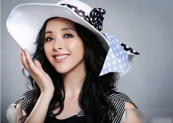 黄小蕾为什么被迪士尼终身禁入，起因：孩子身高未达入园标准