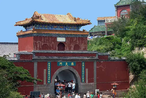 6种人不能爬泰山，童子命的可能性命难保（千万不要去）