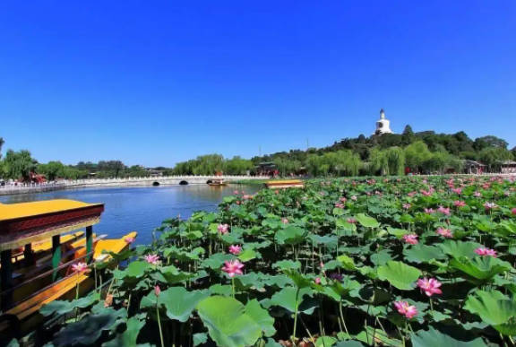 北海公园划船多少钱，各种船型价格不同（北门进营业时间9:00-16:00）