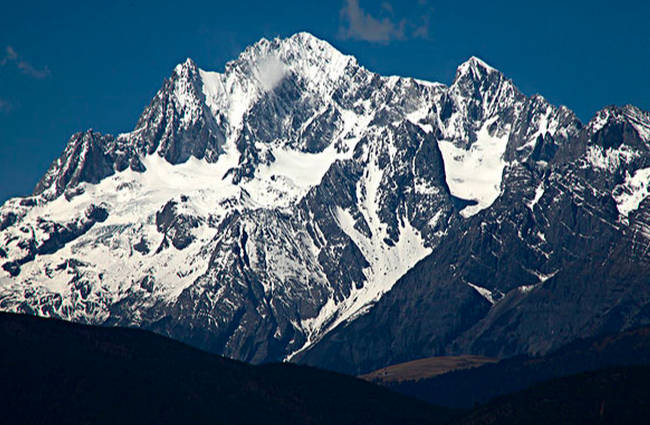 玉龙雪山门票多少钱，225元（交通指南，优惠政策）