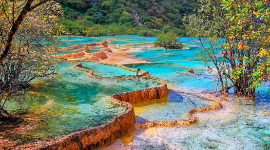 去九寨沟旅游要多少钱，一个人3天大概花费1000-3000元（淡季省钱）