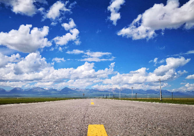 独库公路最佳旅游时间，6-7月份（6月-10月通车）