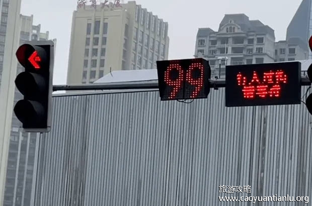闯红灯扣几分罚多少钱，闯红灯扣6分罚款200元（3天信息会到）