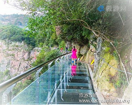 奉化徐凫岩玻璃栈道景区
