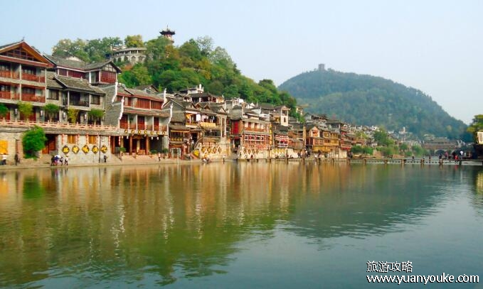 凤凰古城在湖南哪个市，位于湖南省吉首市(国家级4A风景区)