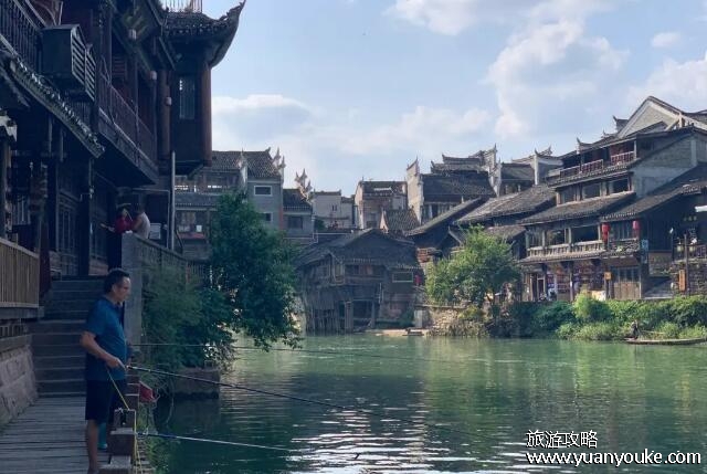 凤凰古城在湖南哪个市，位于湖南省吉首市(国家级4A风景区)