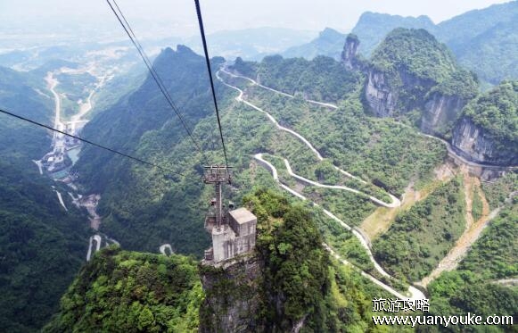 张家界位于哪个省，位于湖南省西北部(交通便利旅行十分方便)