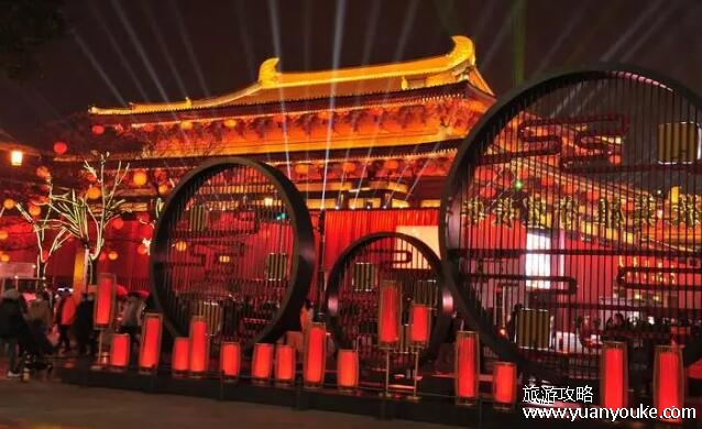 大唐不夜城在西安哪里，在雁塔区(地铁/公交车都能够直达)