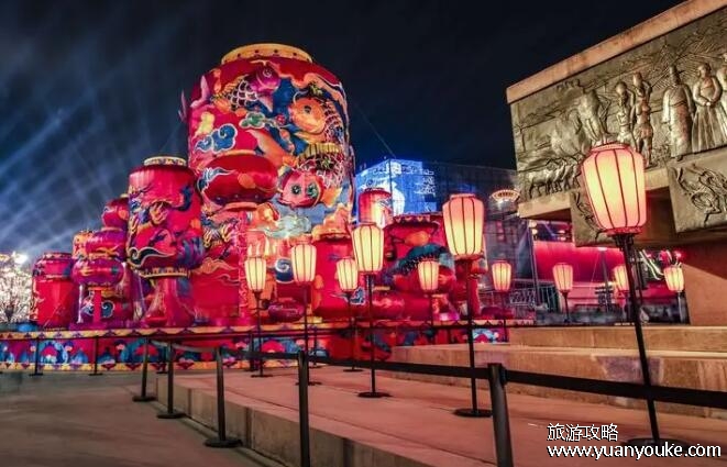 大唐不夜城在西安哪里，在雁塔区(地铁/公交车都能够直达)
