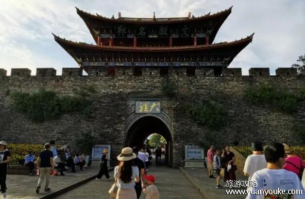 大理旅游攻略必去景点推荐，洱海/三塔/古城/苍山/鸡足山