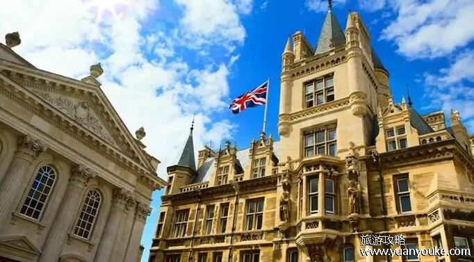 英国留学一年费用大概多少，最低27万元左右(热门学科价格更贵)