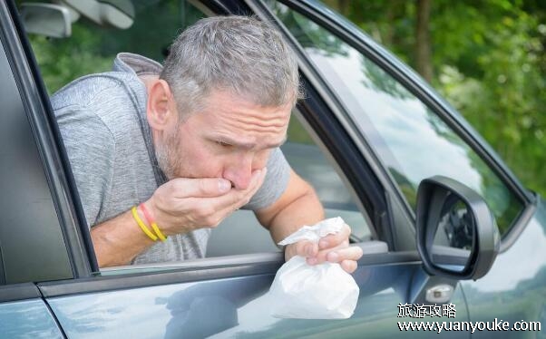 晕车怎么办最有效方法，4大方法快速缓解晕车(别在车上玩手机)