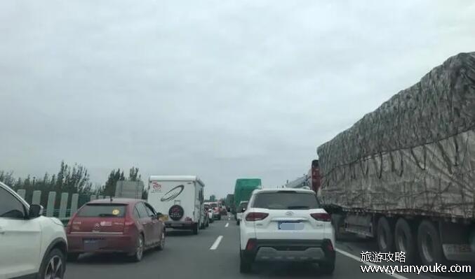 高速堵车的原因是什么，3点原因(不文明驾驶是最主要的原因)