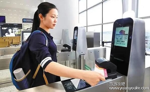 临时身份证可以坐飞机吗，可以坐飞机(在机场指定地点就可以办理)