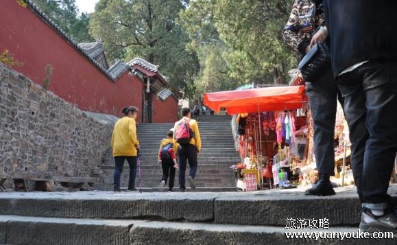 为什么夫妻不能爬泰山，两种原因导致(但其实都是迷信说法)