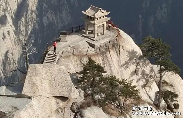 中国四大名山是哪四个，黄山/庐山/峨眉山/华山(都是道教名山)