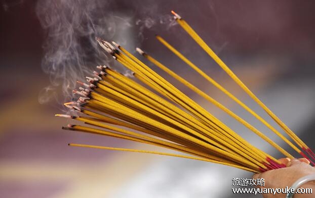 上香时默念的三句话怎么说，上香祈愿最灵验的3句话介绍