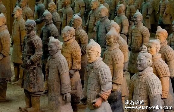 夏天去哪旅游最合适，4个景点最适合游玩(景色宜人美食丰富)
