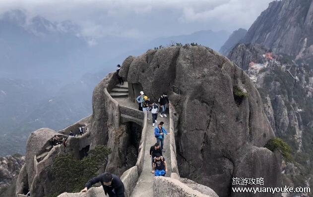 黄山风景区门票多少钱，旺季190元/淡季150元(特殊人群有优惠)