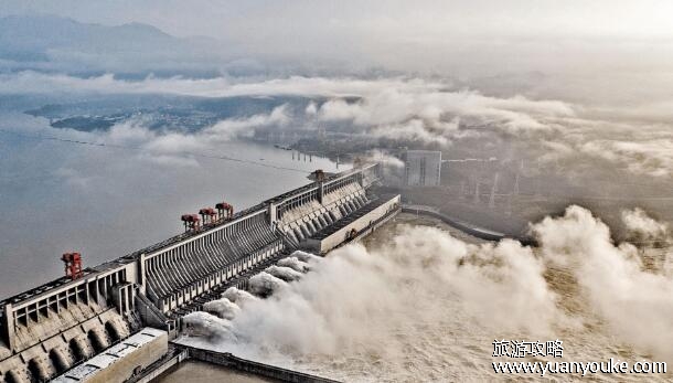 三峡大坝在什么地方，在湖北省宜昌市(世界最大水利工程之一)