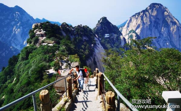 奇险天下第一山是哪座山，华山(山势陡峭令人非常难以攀登)