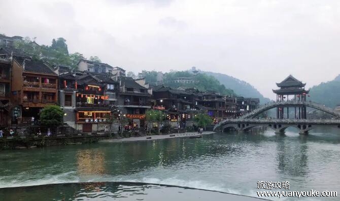 凤凰古城好玩吗，位于湖南的历史文化名城(远离喧嚣的美丽古城)