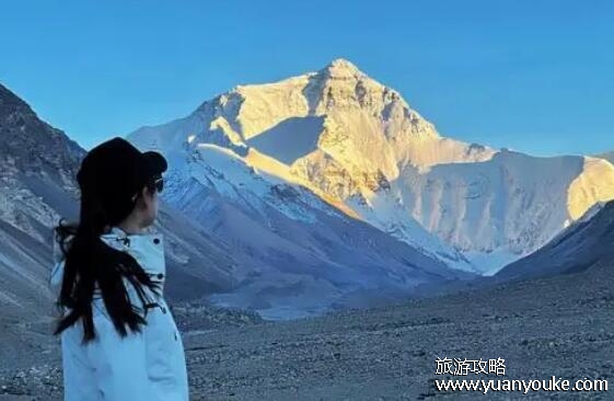 珠穆朗玛峰在中国的什么地方，西藏自治区日喀则市定日县