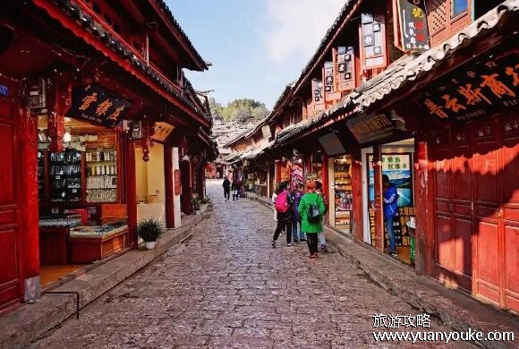 云南旅游必去的景点，4个景点最推荐游玩(能吃到各种菌子蘑菇)