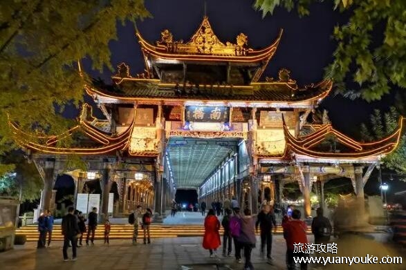 成都好玩吗值得去吗，美食众多建筑优美(还有可爱的大熊猫)