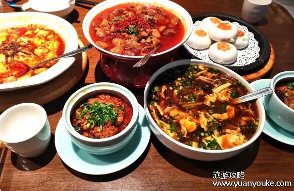 成都好玩吗值得去吗，美食众多建筑优美(还有可爱的大熊猫)