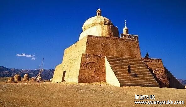 楼兰古城在新疆什么地方，在若羌县北部(和罗布泊离得非常近)